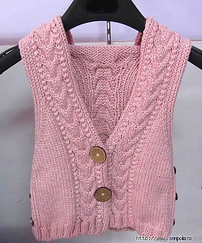 Vest with twisted pattern and hood 1