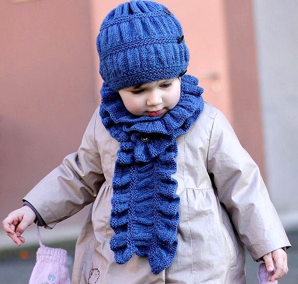 Scarf and hat for the little princess